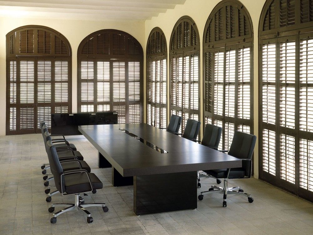 Столы для переговоров и конференц-залов TOURING